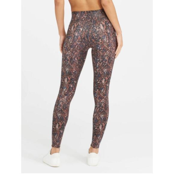 SPANX FAUX LEATHER SNAKE SHINE LEGGINGS Mocha Snake Print Medium NWOT - Picture 3 of 9